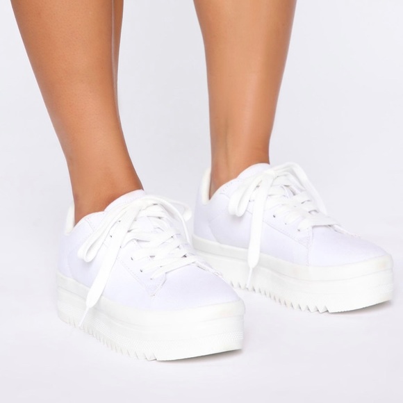 Stylish white fashion sneakers - Picture 2 of 2